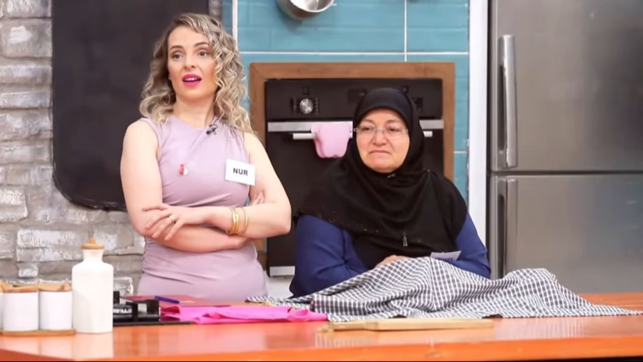 Gelinim Mutfakta Nur Demirci kimdir, kaç yaşında? Kaynanası Hazel ile yarışmaya döndü Gelinim Mutfakta Nur Demirci kimdir, kaç yaşında? Kaynanası Hazel ile yarışmaya döndü