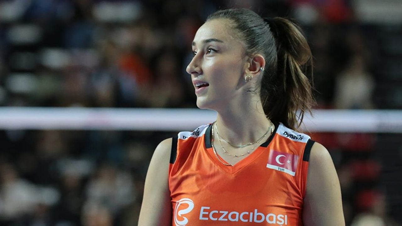 Hande Baladın'dan heyecanlandıran Fenerbahçe paylaşımı Hande Baladın'dan heyecanlandıran Fenerbahçe paylaşımı