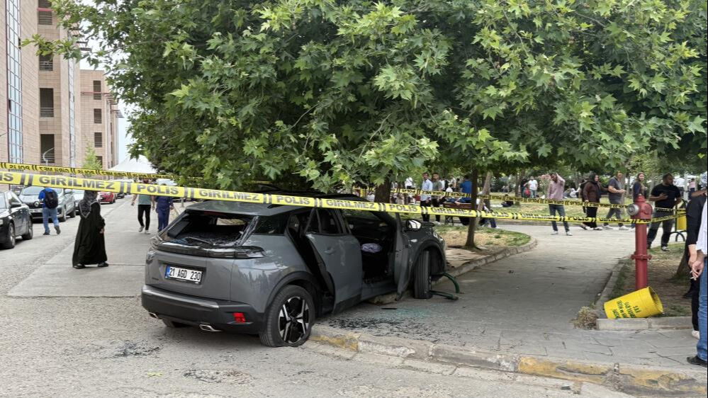Hastane bahçesinde dehşet! Fren yerine gaza bastı: 1 ölü, 1 yaralı - 1. Resim