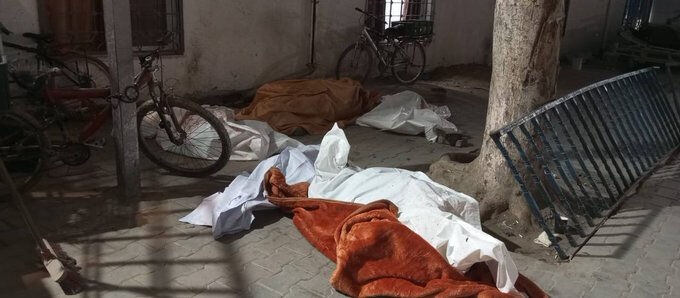 İsrail, Gazze'de sivillerin sığındığı okulu bombaladı: Çok sayıda ölü ve yaralı var - 1. Resim