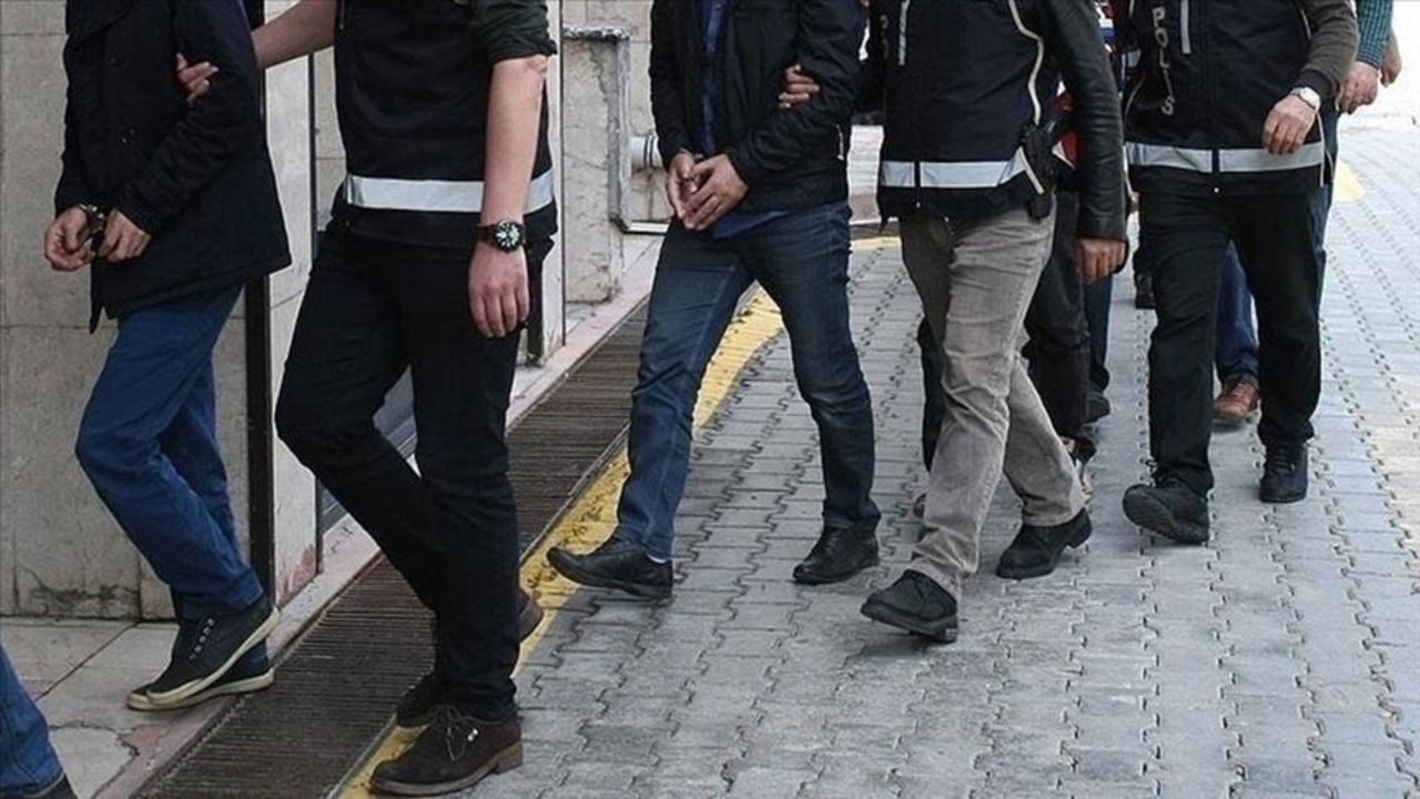İstanbul merkezli operasyonla yakalanmışlardı! Kamuya sızan FETÖ'cüler tutuklandı İstanbul merkezli operasyonla yakalanmışlardı! Kamuya sızan FETÖ'cüler tutuklandı