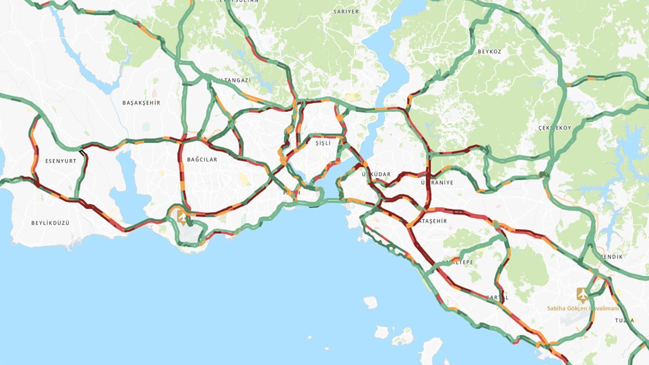 İstanbul'a yağmur etkisi! Megakentte trafik kilitlendi İstanbul'a yağmur etkisi! Megakentte trafik kilitlendi