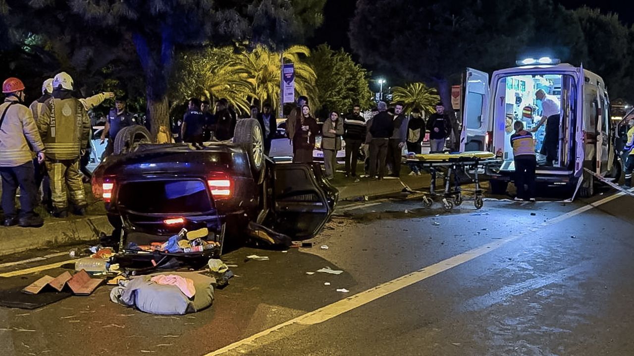 İstanbul'da feci kaza! Ortalık savaş alanına döndü: Yaralılar var İstanbul'da feci kaza! Ortalık savaş alanına döndü: Yaralılar var