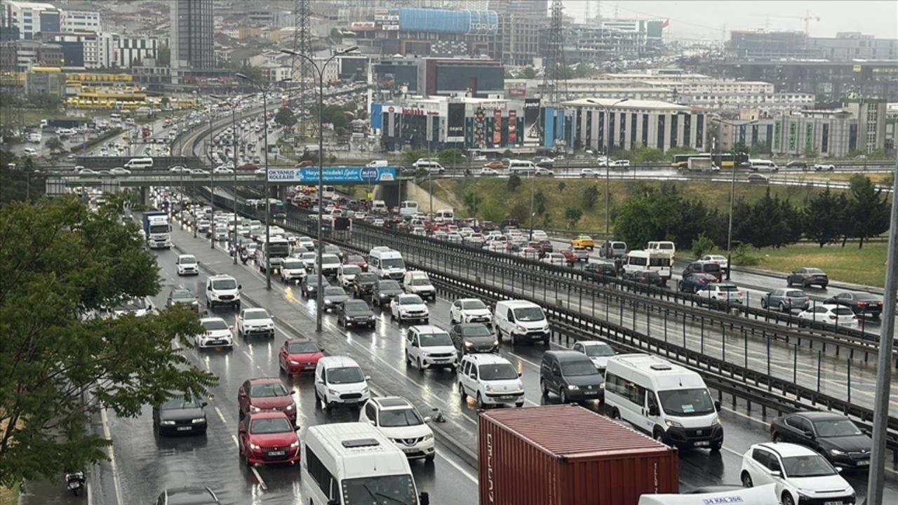 İstanbul&#039;da yarın bazı yollar trafiğe kapatılıyor! İşte o güzergahlar...