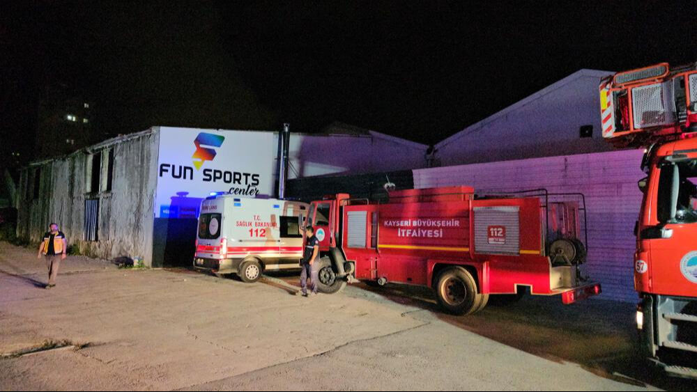 Kayseri'de mobilya fabrikası cayır cayır yandı - 2. Resim