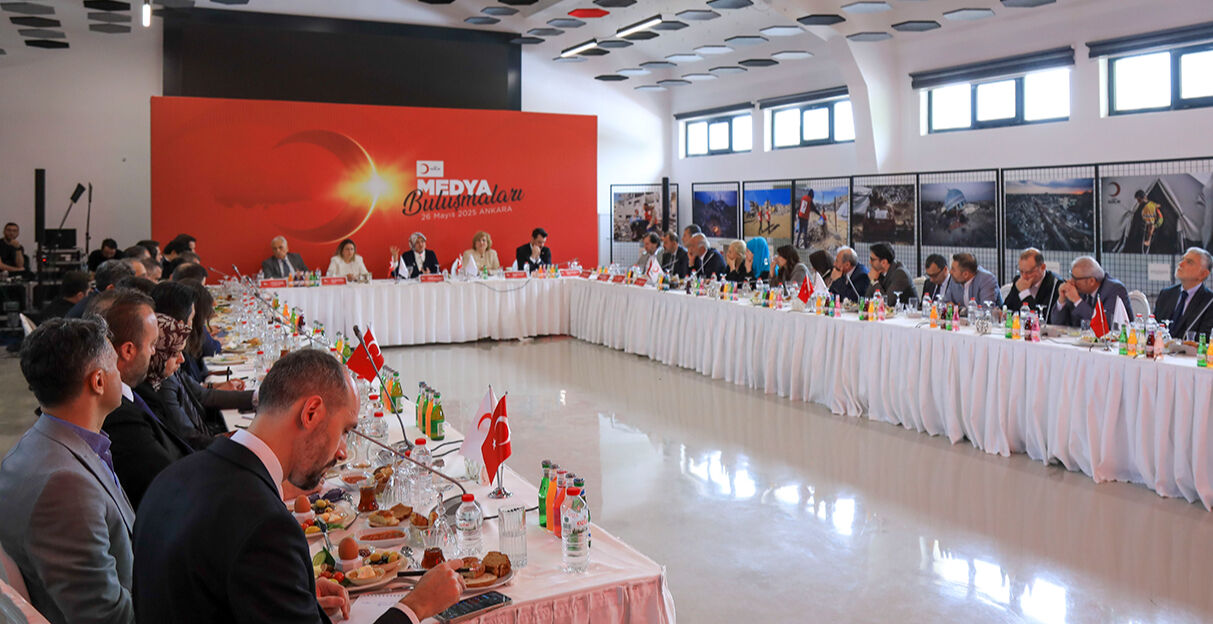 Kızılay Genel Başkanı Fatma Meriç Yılmaz: Çadır satan personelin ilişiği kesildi! - 2. Resim