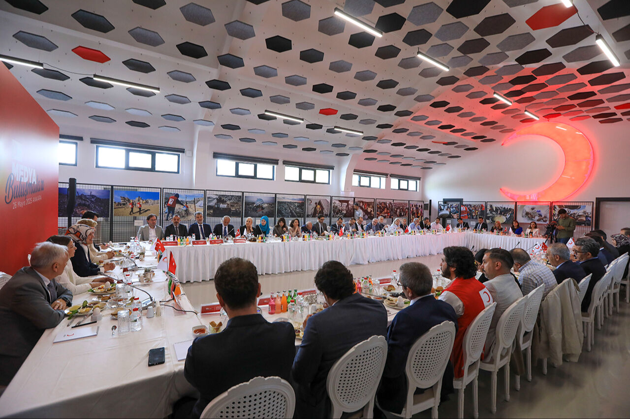 Kızılay Genel Başkanı Fatma Meriç Yılmaz: Çadır satan personelin ilişiği kesildi! - 3. Resim