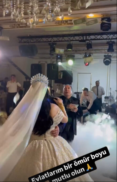 Murat Övüç oğlu Burak Can'ı evlendirdi! Geline kilolarca altın takıldı: Fenomene tepki yağdı - 4. Resim