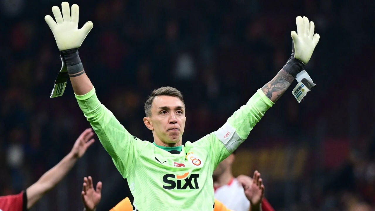 Muslera futbolu bıraktı mı, bırakacak mı? Galatasaray'ın kalecisi Fernando Muslera için iddialar bitmiyor! - 2. Resim