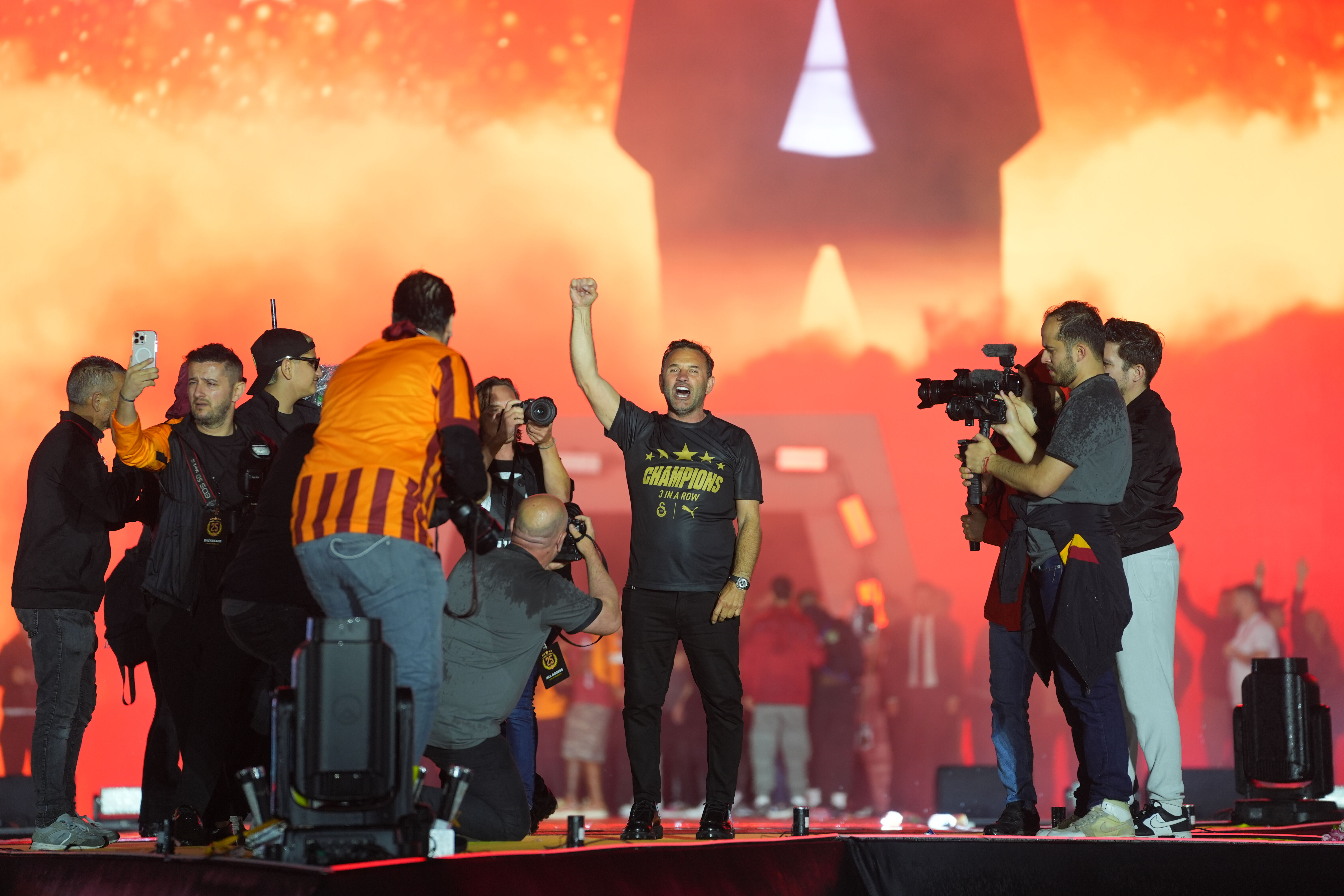 Okan Buruk'tan flaş Mourinho sözleri! Okan Buruk'tan flaş Mourinho sözleri!