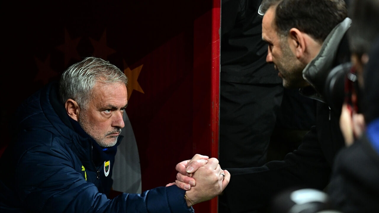 Okan Buruk'tan flaş Mourinho sözleri! Okan Buruk'tan flaş Mourinho sözleri!
