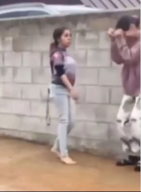 Otob&uuml;s durağında dehşet! Engelli kıza kabusu yaşattılar - 2. Resim