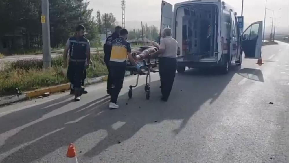 Sivas'ta feci kaza: Otomobil hurdaya döndü - 2. Resim