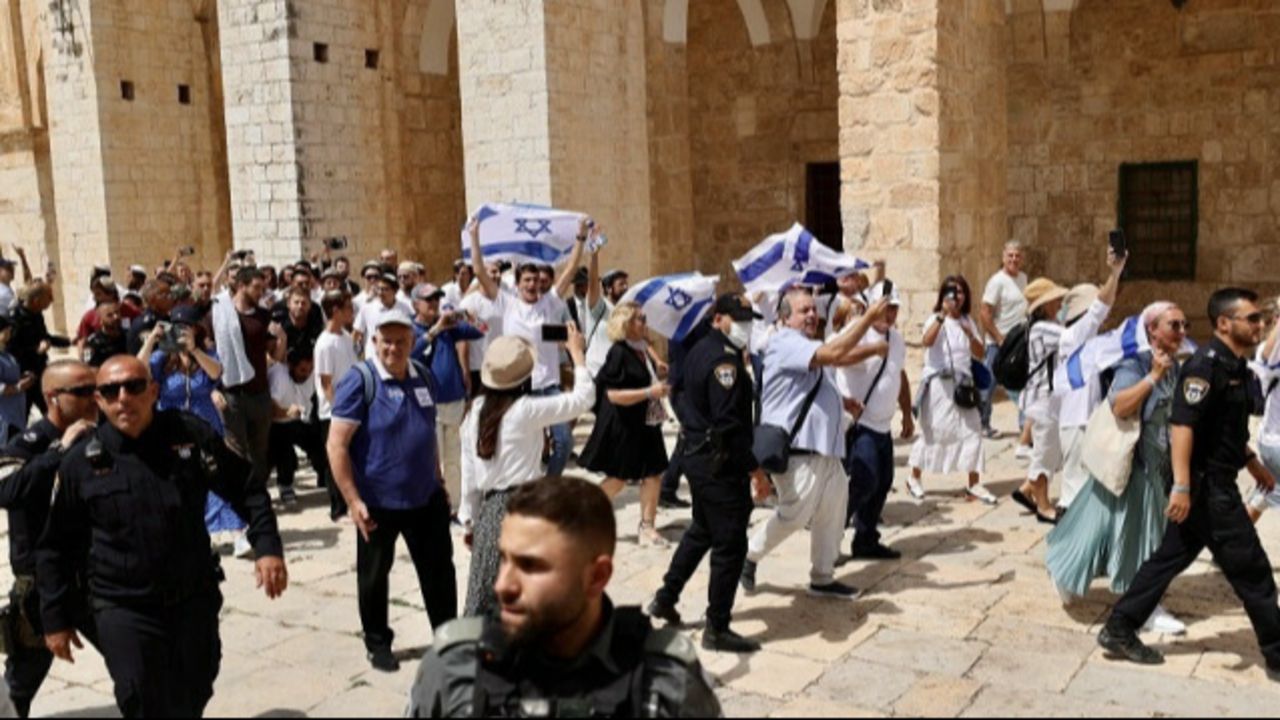 Siyonist provokasyon tırmanıyor: Binlerce yerleşimci işgal altındaki Kudüs’te “Araplara ölüm” diye haykırdı Siyonist provokasyon tırmanıyor: Binlerce yerleşimci işgal altındaki Kudüs’te “Araplara ölüm” diye haykırdı