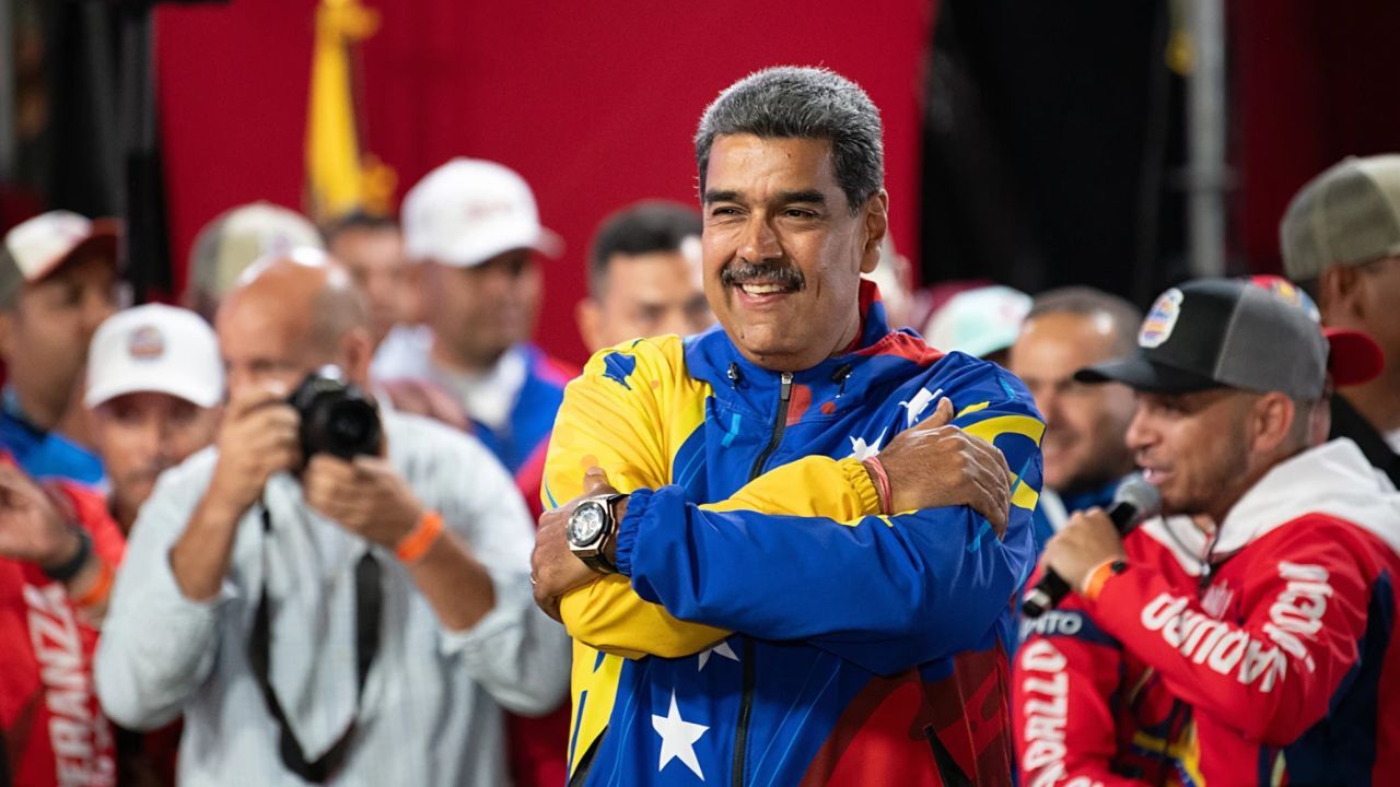 Venezuela’da Maduro seçimleri ezici farkla kazandı Venezuela’da Maduro seçimleri ezici farkla kazandı