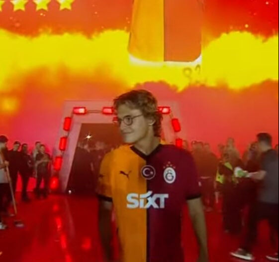 Yenikapı'da görkemli gece! Galatasaray'ın şampiyonluk kutlamasında bir futbolcu ıslıklandı - 1. Resim
