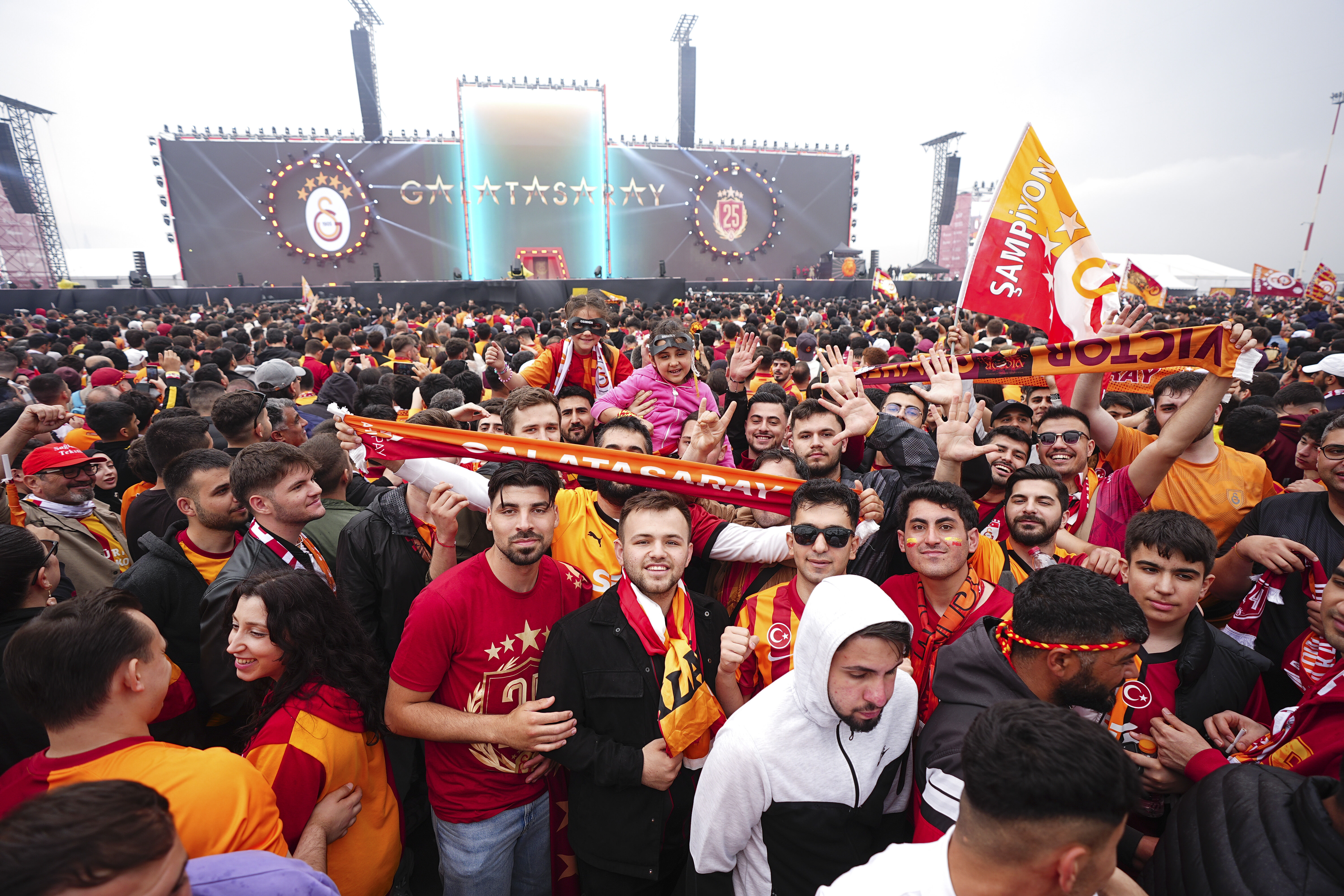 Yenikapı'daki şampiyonluk kutlamasına kaç kişi katıldı? 'Champions Fest' rekor kırdı - 1. Resim