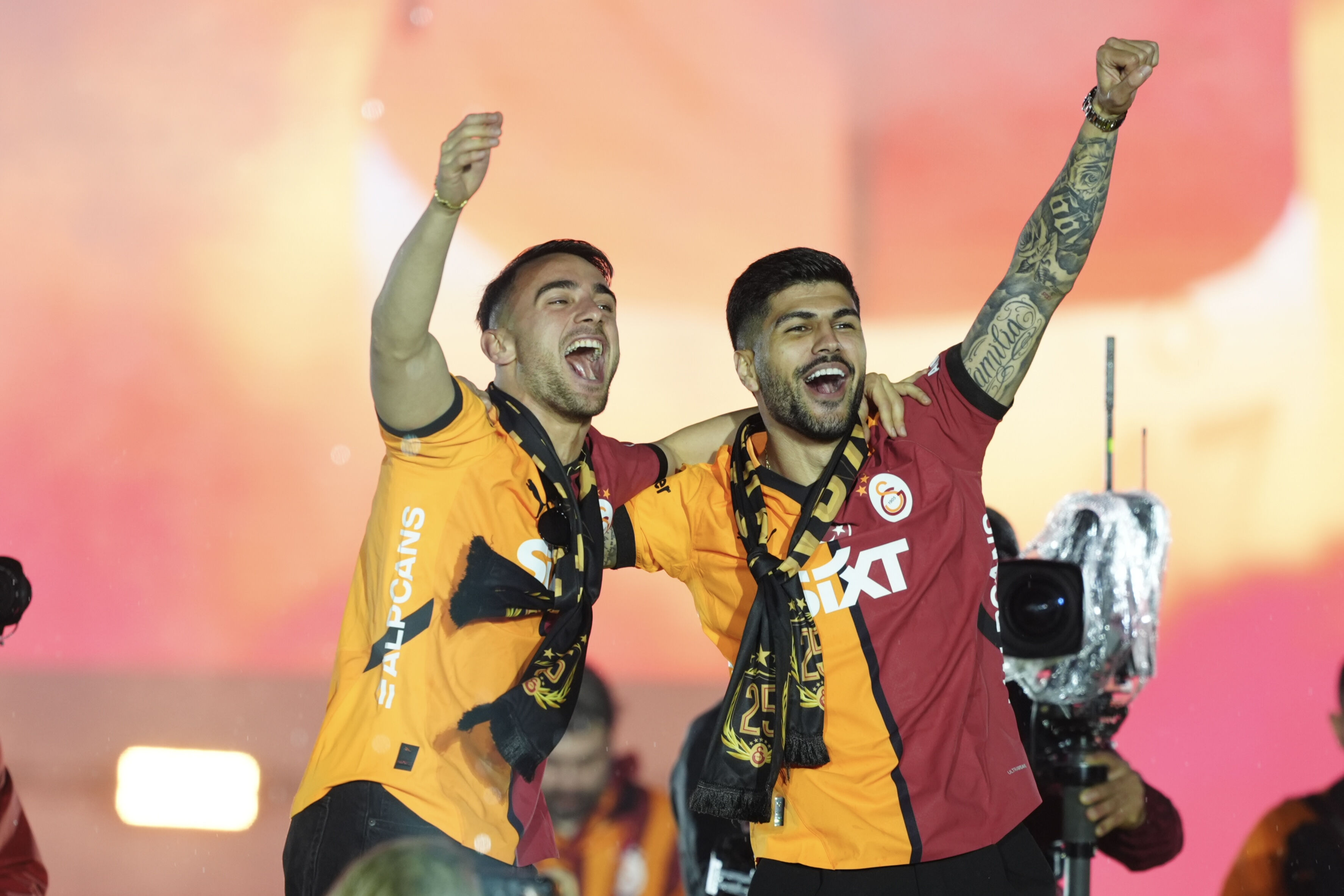 Yer sarı gök kırmızı! Galatasaray, 25. şampiyonluğunu kutladı - 10. Resim