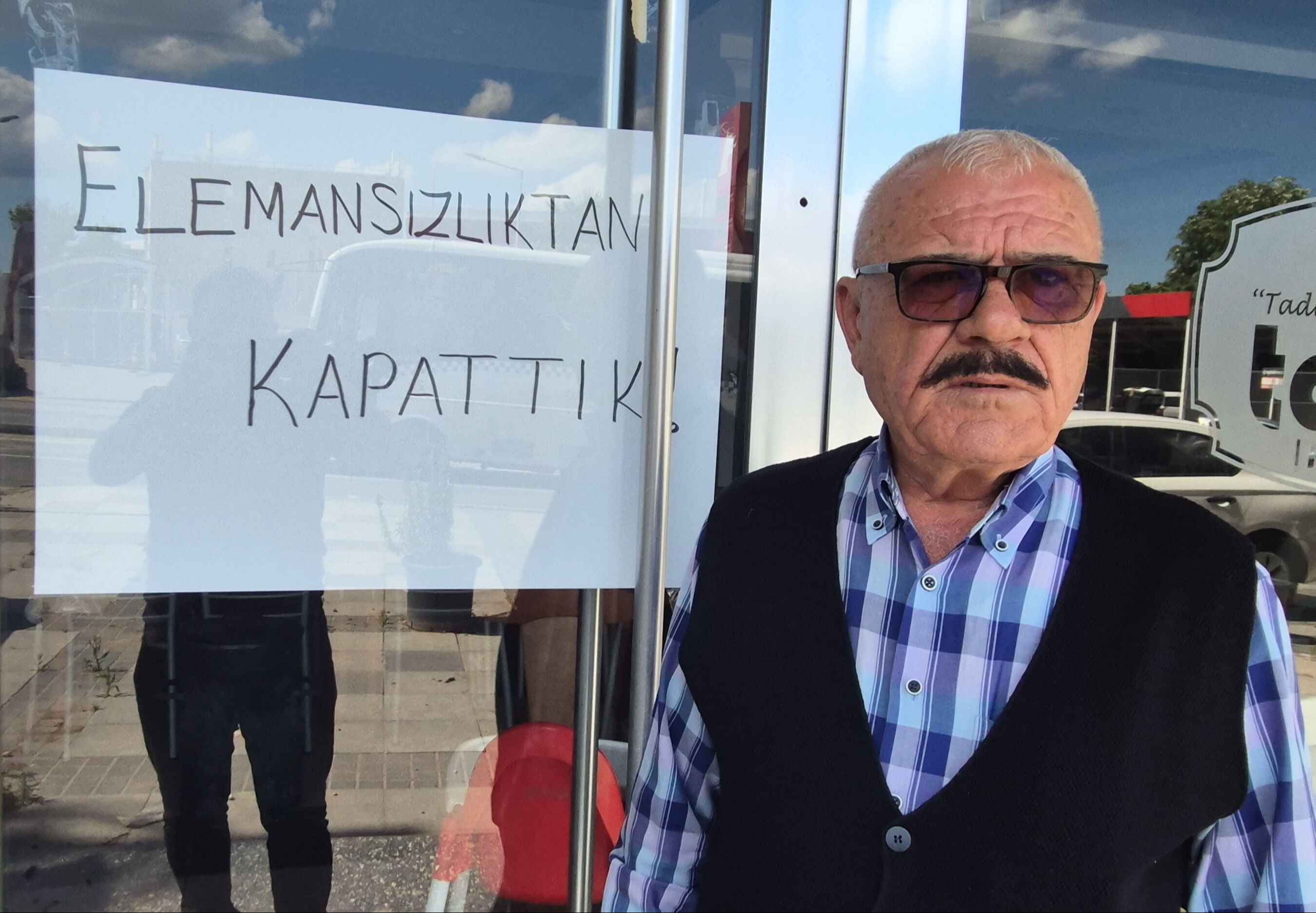 3 ayda bir zam 50 bin lira maaş veriyordu... 58 yıllık efsane köfteci camına astığı yazıyla kepenk indirdi 3 ayda bir zam 50 bin lira maaş... 58 yıllık efsane köfteci camına astığı yazıyla kepenk indirdi - 2. Resim
