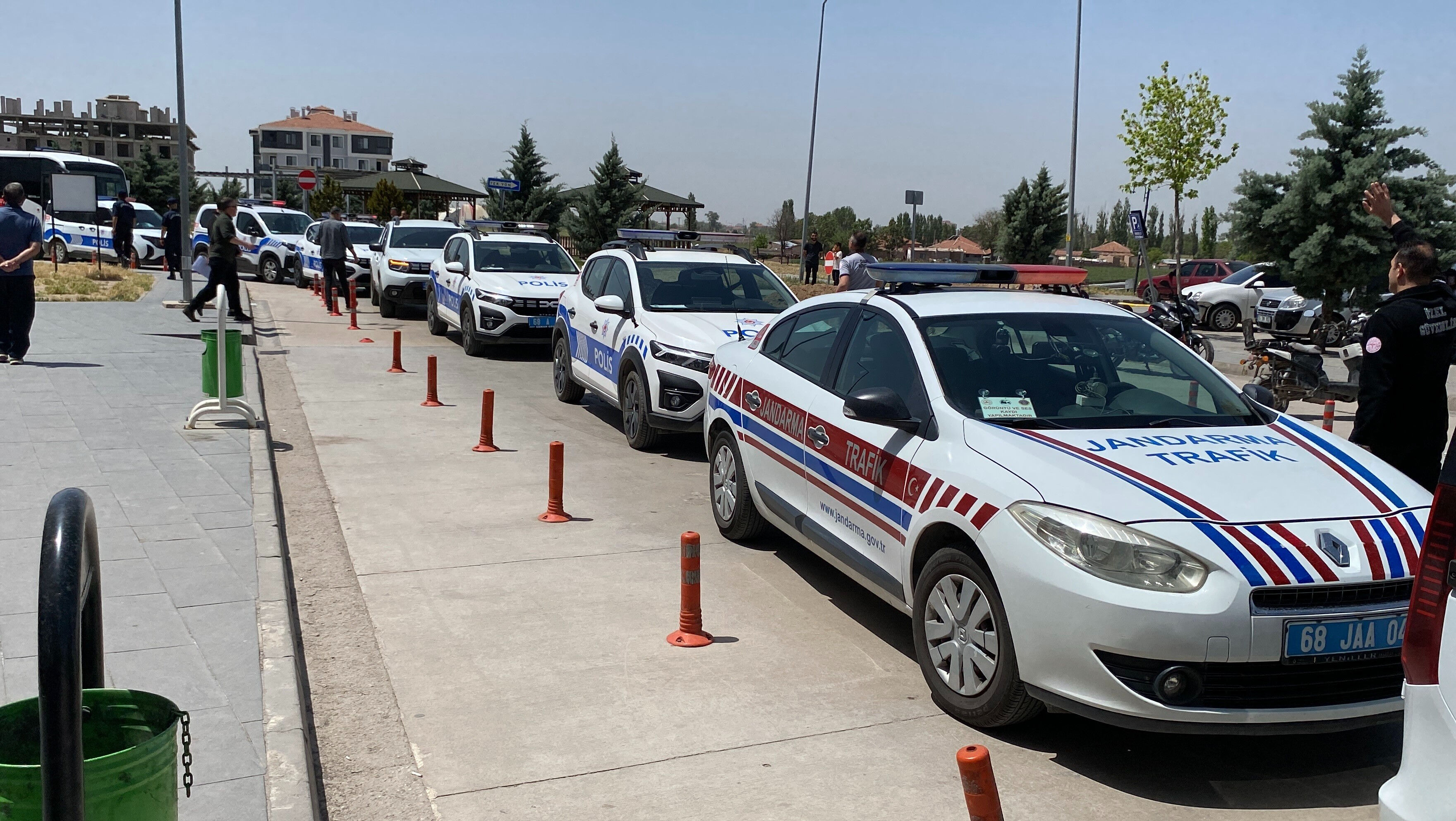 Arazi kavgasında kan aktı! Babasıyla birlikte bir kişi kurşunların hedefi oldu, hastane karıştı - 1. Resim