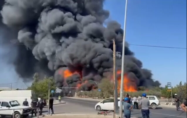 Azerbaycan&rsquo;da korkutan yangın! Motodrom alevlere teslim oldu - 1. Resim
