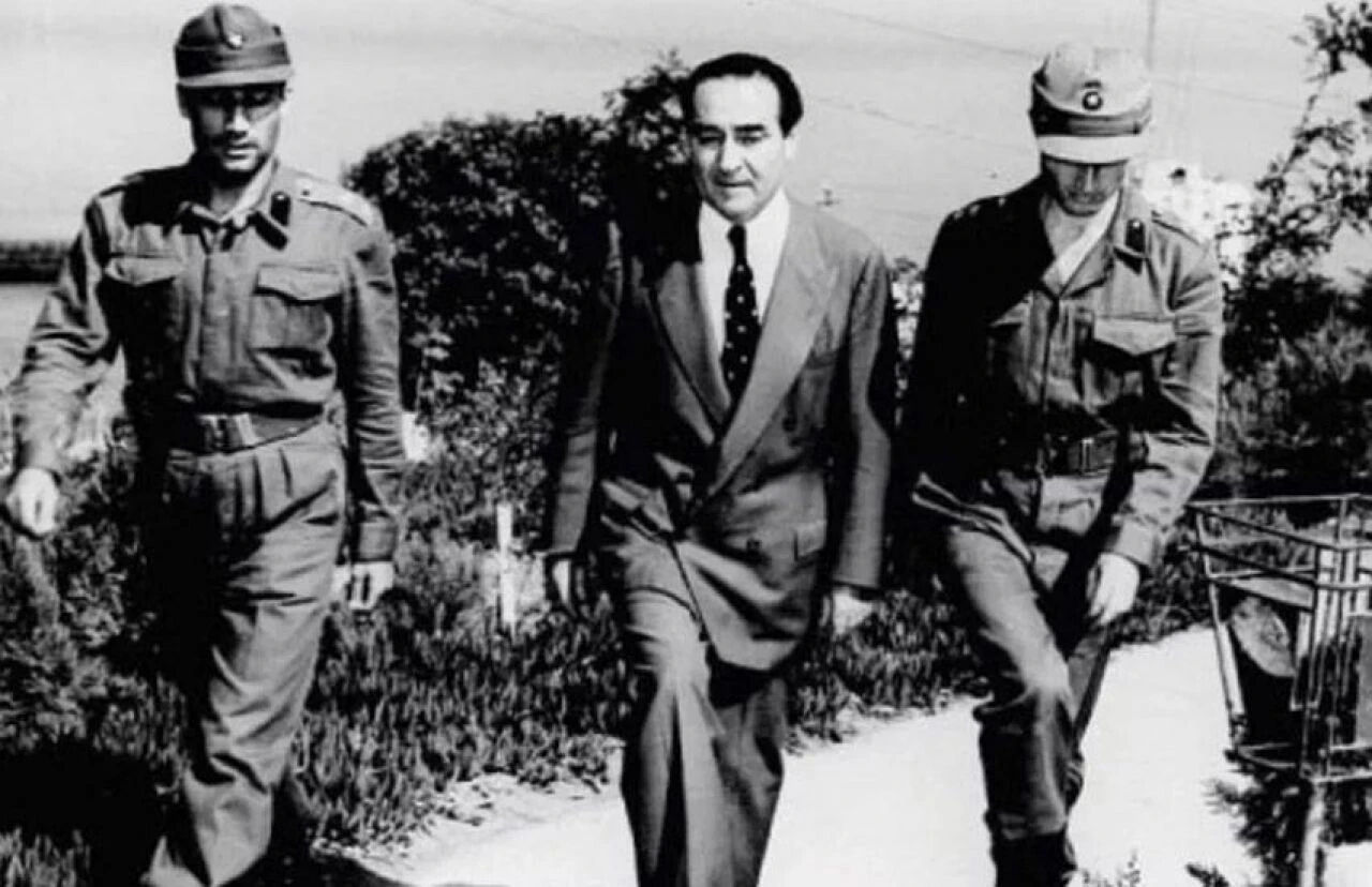 Bir ülke uyandı, demokrasi susturuldu! 27 Mayıs Darbesinin arkasındaki sırlar - 2. Resim