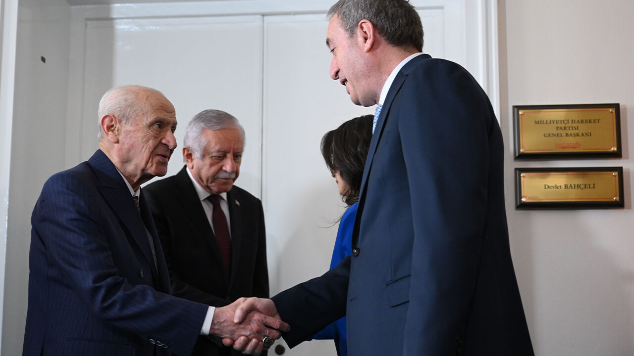DEM Parti'den MHP'ye ziyaret: Bahçeli heyeti kapıda karşıladı - 2. Resim