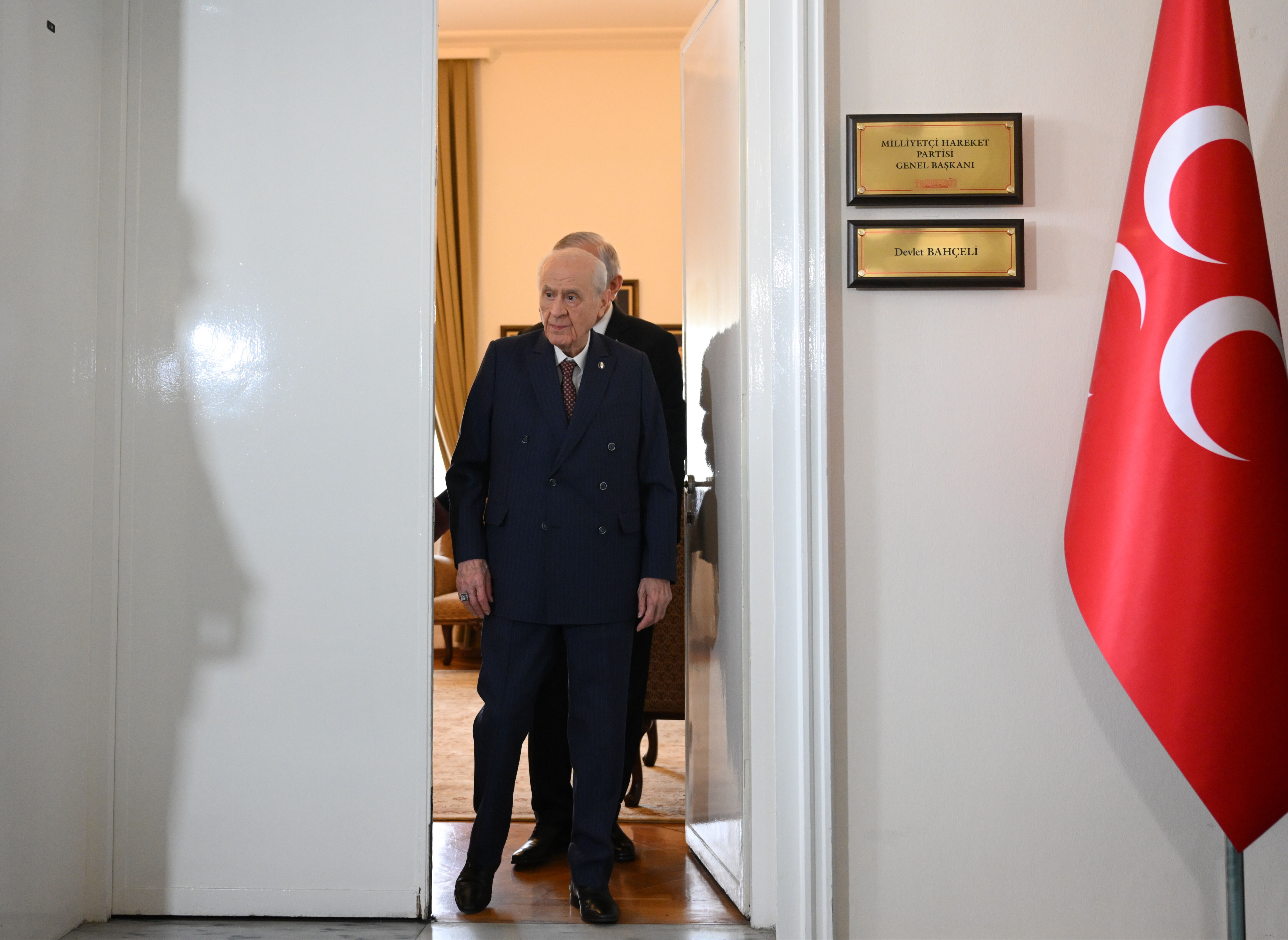 DEM Parti'den MHP'ye ziyaret: Bahçeli heyeti kapıda karşıladı - 1. Resim