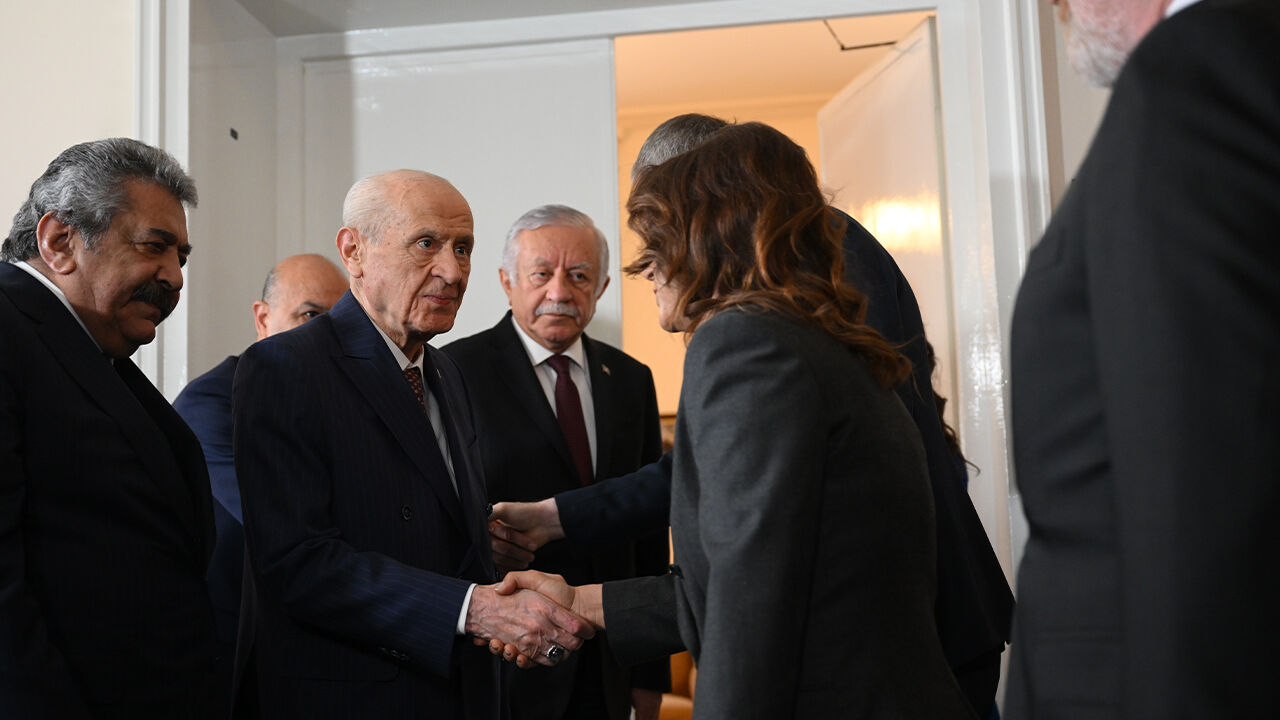 DEM Parti'den MHP'ye ziyaret: Bahçeli heyeti kapıda karşıladı - 3. Resim