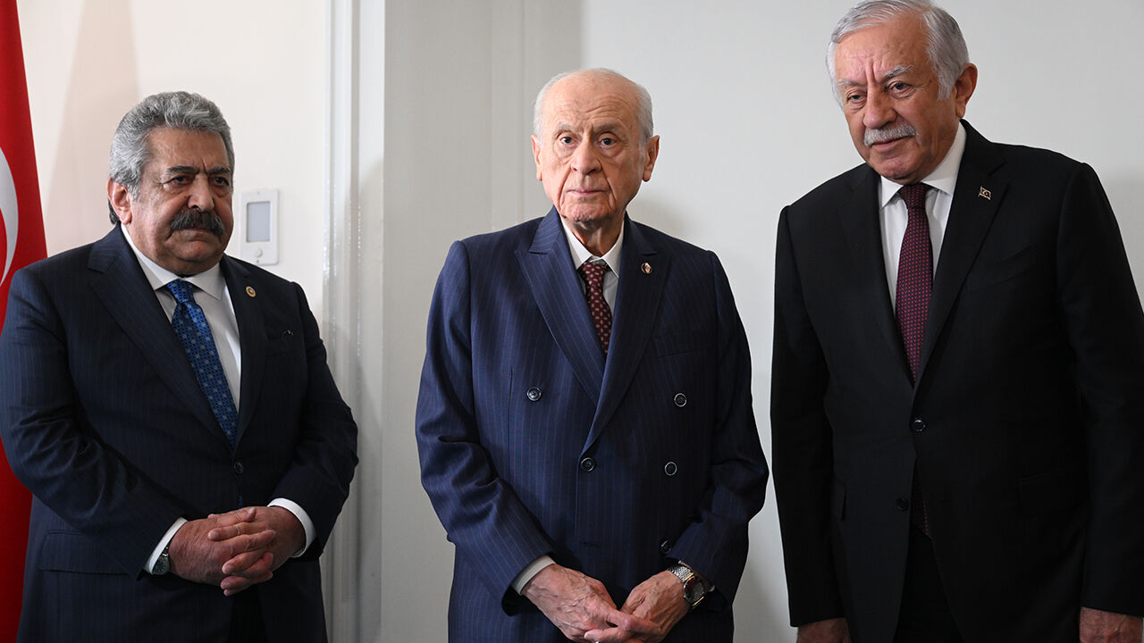 DEM Parti'den MHP'ye ziyaret: Bahçeli heyeti kapıda karşıladı - 3. Resim