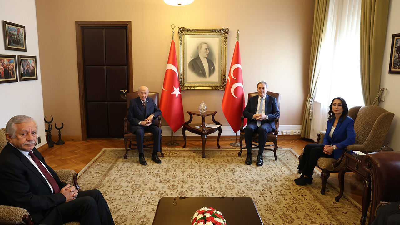 DEM Parti'den MHP'ye ziyaret: Bahçeli heyeti kapıda karşıladı - 5. Resim