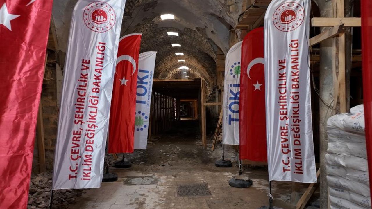 Depremde ağır hasar almıştı... Tarihi çarşı ayağa kalkıyor! "Şehrin kalbi burada atacak" Depremde ağır hasar almıştı... Tarihi çarşı ayağa kalkıyor! "Şehrin kalbi burada atacak"