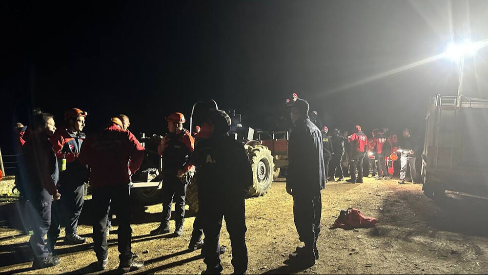 Yürüyüşe çıkmıştı, İl Müdür Yardımcısı ormanda ölü bulundu! Adil Bartu'nun cenazesi Van'da defnedilecek Doğa yürüyüşünde kaybolduktan sonra cesedi bulundu! Adil Bartu'nun cenazesi Van'da defnedilecek - 2. Resim