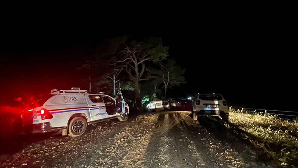 Yürüyüşe çıkmıştı, İl Müdür Yardımcısı ormanda ölü bulundu! Adil Bartu'nun cenazesi Van'da defnedilecek Doğa yürüyüşünde kaybolduktan sonra cesedi bulundu! Adil Bartu'nun cenazesi Van'da defnedilecek - 1. Resim