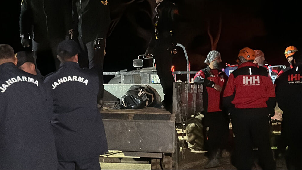 Yürüyüşe çıkmıştı, İl Müdür Yardımcısı ormanda ölü bulundu! Adil Bartu'nun cenazesi Van'da defnedilecek Doğa yürüyüşünde kaybolduktan sonra cesedi bulundu! Adil Bartu'nun cenazesi Van'da defnedilecek - 3. Resim