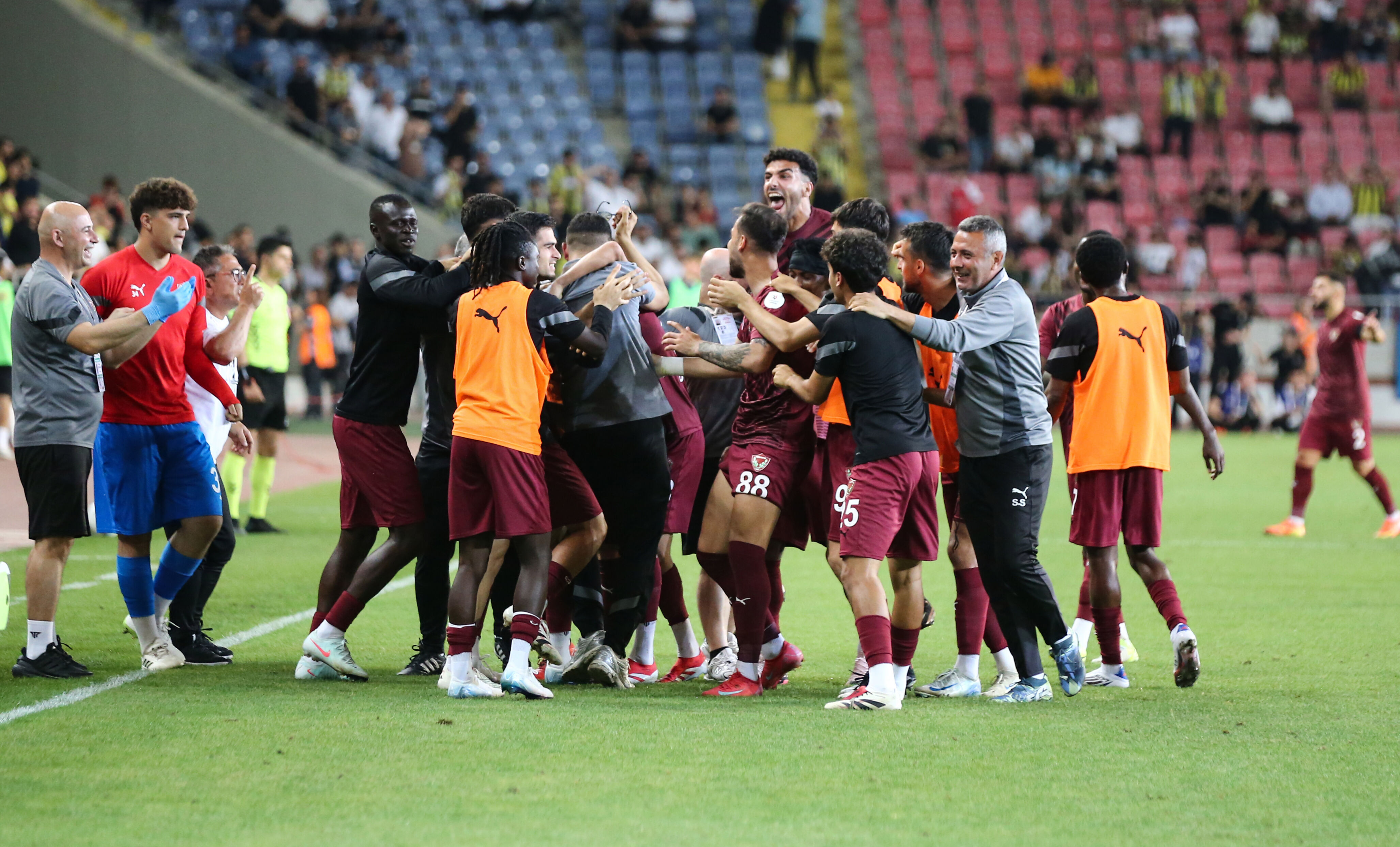 Fener hataya teslim! Sarı-lacivertliler Hatayspor'dan fark yedi - 1. Resim