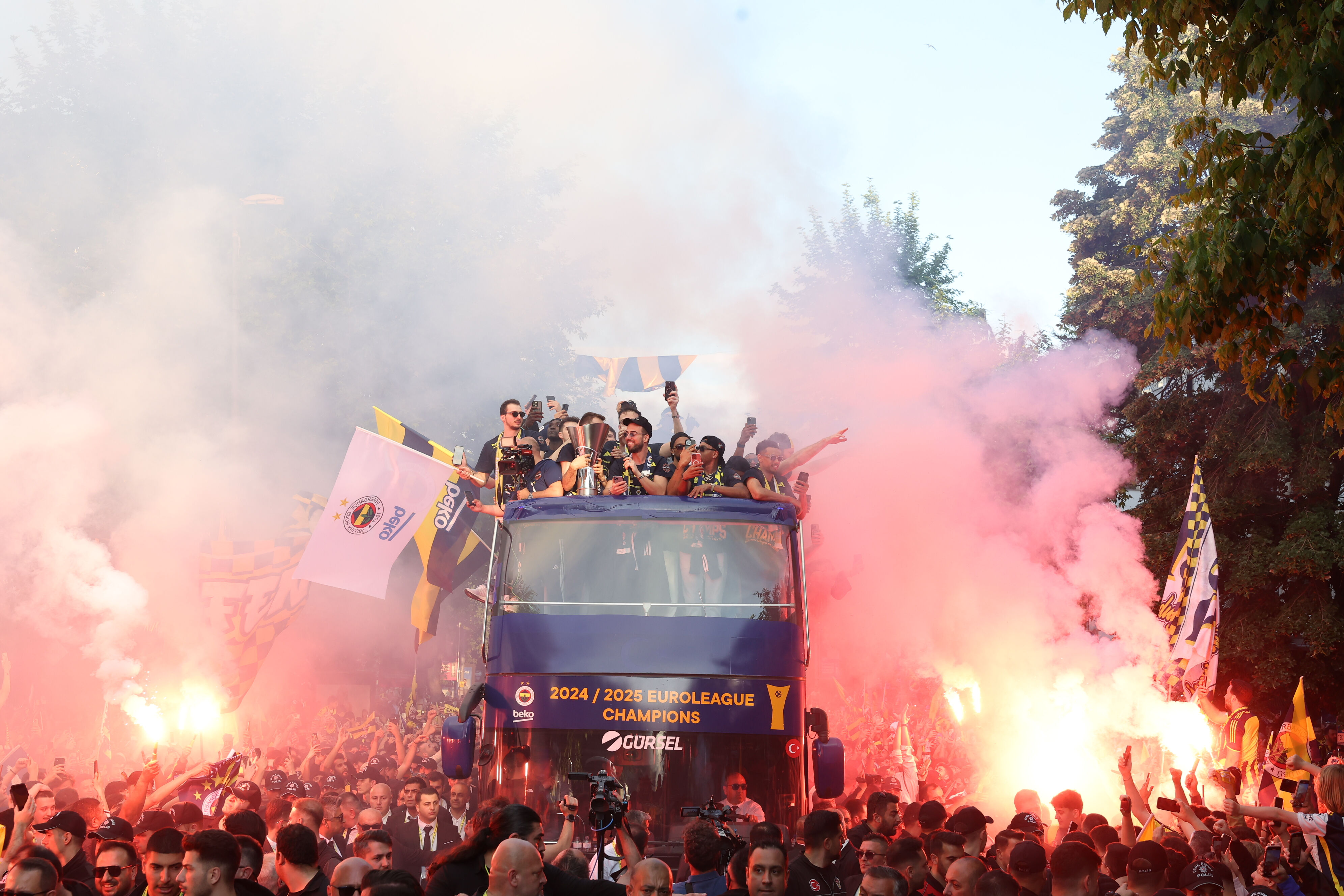 Fenerbahçe Beko, üst üste ikinci EuroLeague şampiyonluğunu kutluyor - 1. Resim