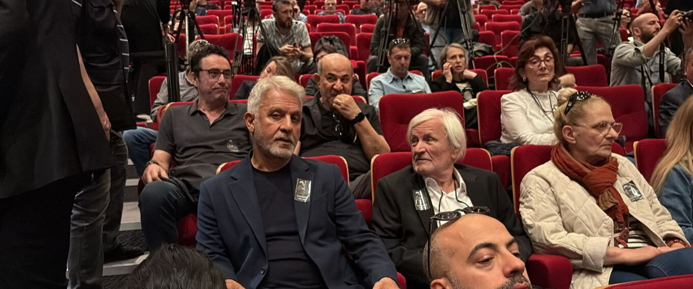 İlhan Şeşen'e veda! Kızı Melis Şeşen gözyaşlarına hakim olamadı!