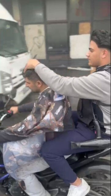 İstanbul'un göbeğinde pes dedirten yolculuk! Bir yandan saç kesti, bir yandan da...O anlar saniye saniye kamerada - 2. Resim