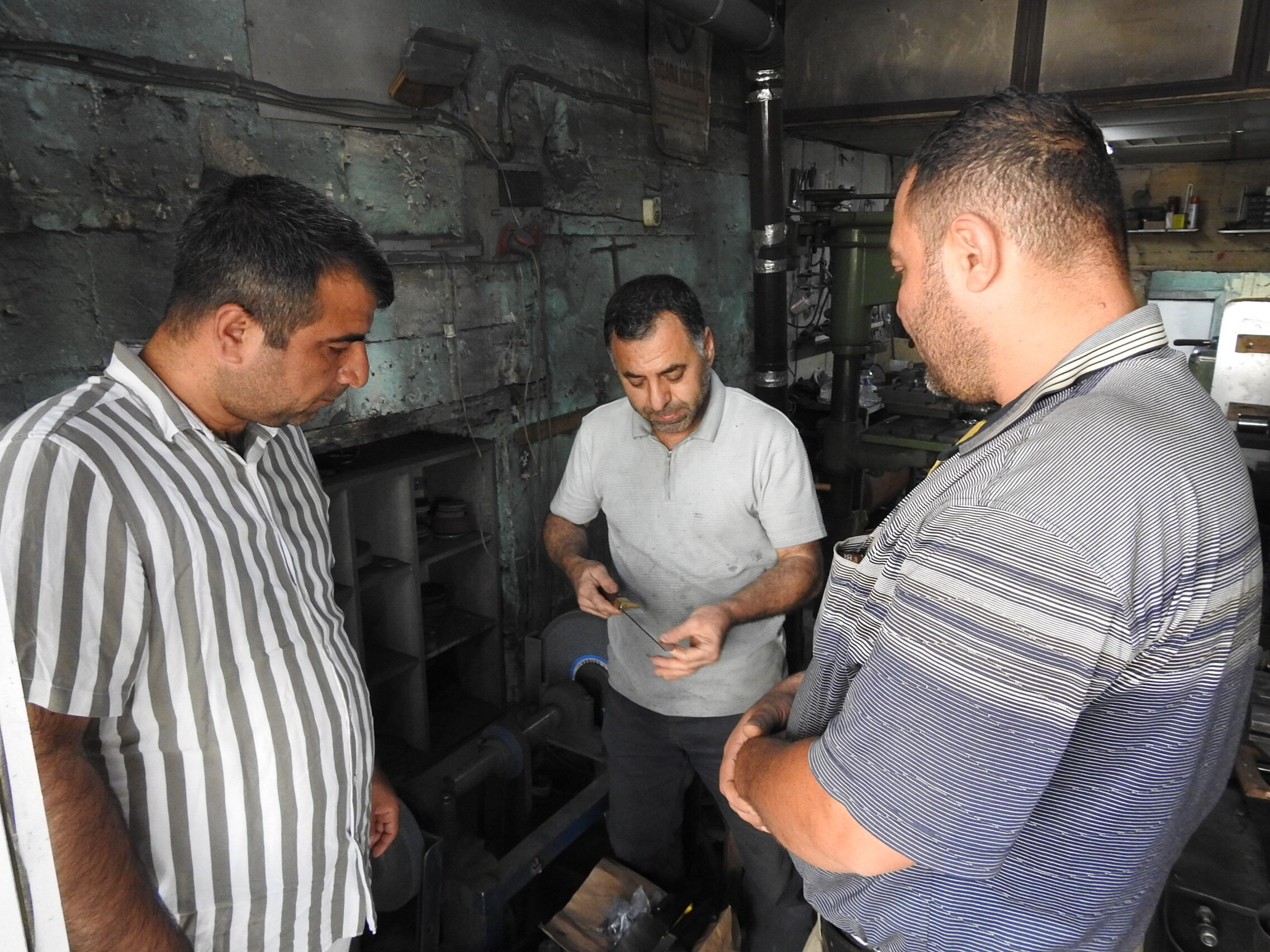 Kurbanın kabul olması onların ustalığına bağlı! En iyi bıçaklar için mesaiyi arttırdılar - 2. Resim