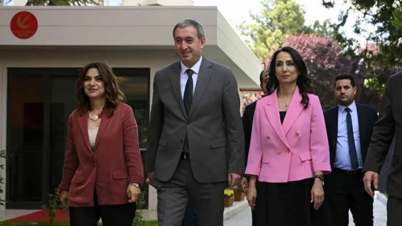 Merakla bekleniyordu! DEM-AK Parti görüşmesinin tarihi ve saati belli oldu Merakla bekleniyordu! DEM-AK Parti görüşmesinin tarihi ve saati belli oldu