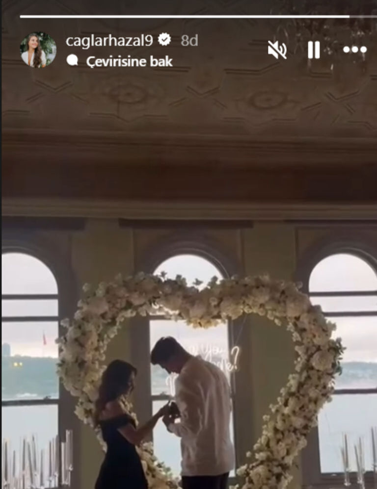 Oyuncu Hazal &Ccedil;ağlar &uuml;nl&uuml; futbolcuyla evleniyor! Paylaşımları g&uuml;ndem oldu - 2. Resim