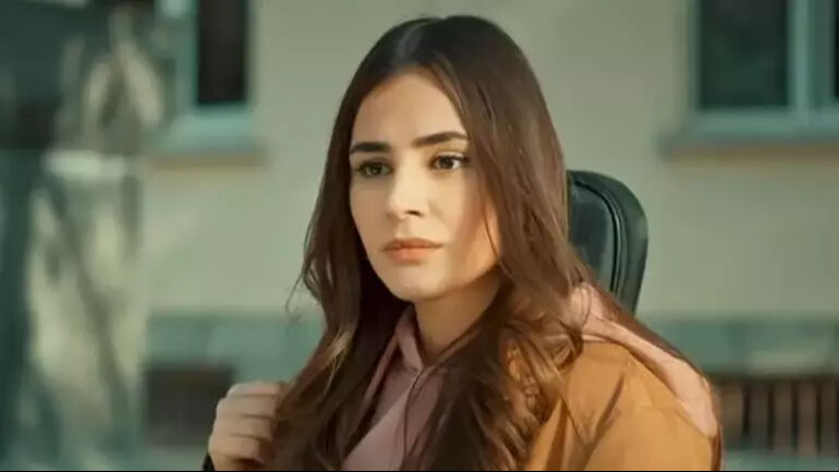 Oyuncu Hazal &Ccedil;ağlar &uuml;nl&uuml; futbolcuyla evleniyor! Paylaşımları g&uuml;ndem oldu - 1. Resim