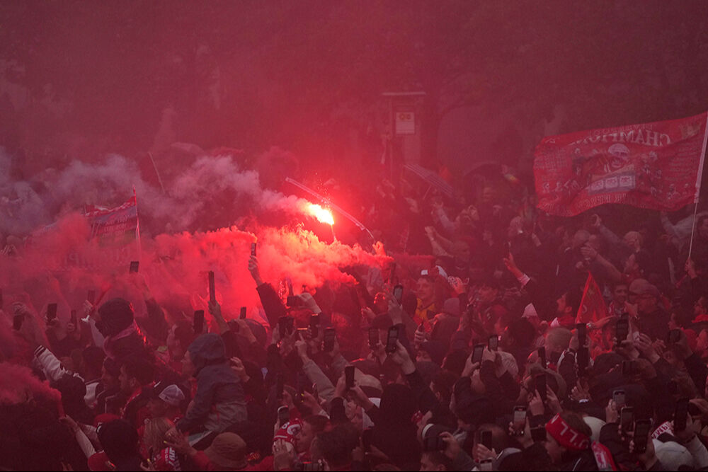 Liverpool'un şampiyonluk kutlamalarında dehşet! Araç kalabalığa daldı, 47 kişi yaralandı - 2. Resim