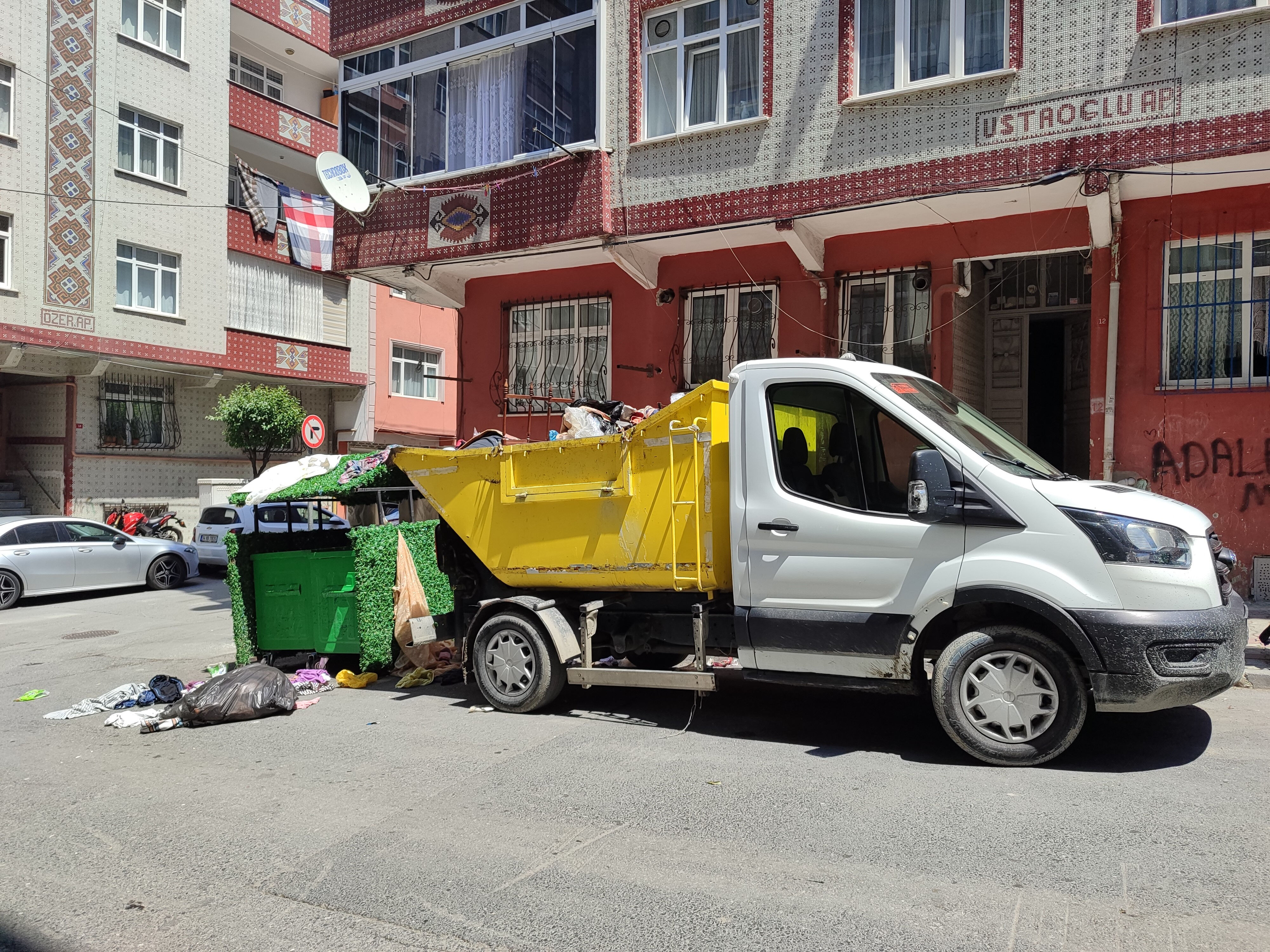 Yaşlı kadın ağlayarak engel olmaya çalıştı: Ekipler 2 gün boyunca uğraştı... - 3. Resim