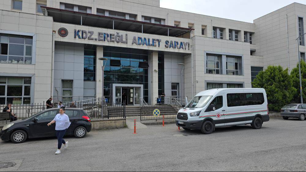 Zonguldak'ta operasyon! Askeri lojmanda yakalanan yarbay FETÖ'den tutuklandı Zonguldak'ta operasyon! Askeri lojmanda yakalanan yarbay FETÖ'den tutuklandı - 1. Resim