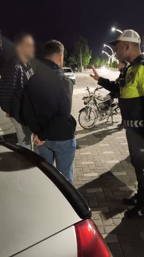 Alkollü bisiklet kullandı, bin pişman oldu! "Alkollü eşek bile kullanamazsın" Alkollü bisiklet kullandı, bin pişman oldu! "Alkollü eşek bile kullanamazsın" - 1. Resim