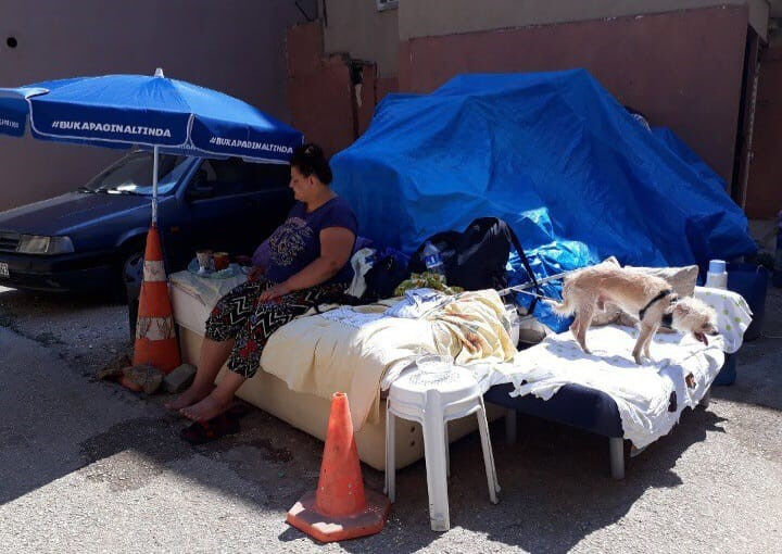 Baba reddetti, anne 33 yıl sonra yeniden 'DNA' dedi: Sokaklara düşen anneyle kızın dramı... - 1. Resim