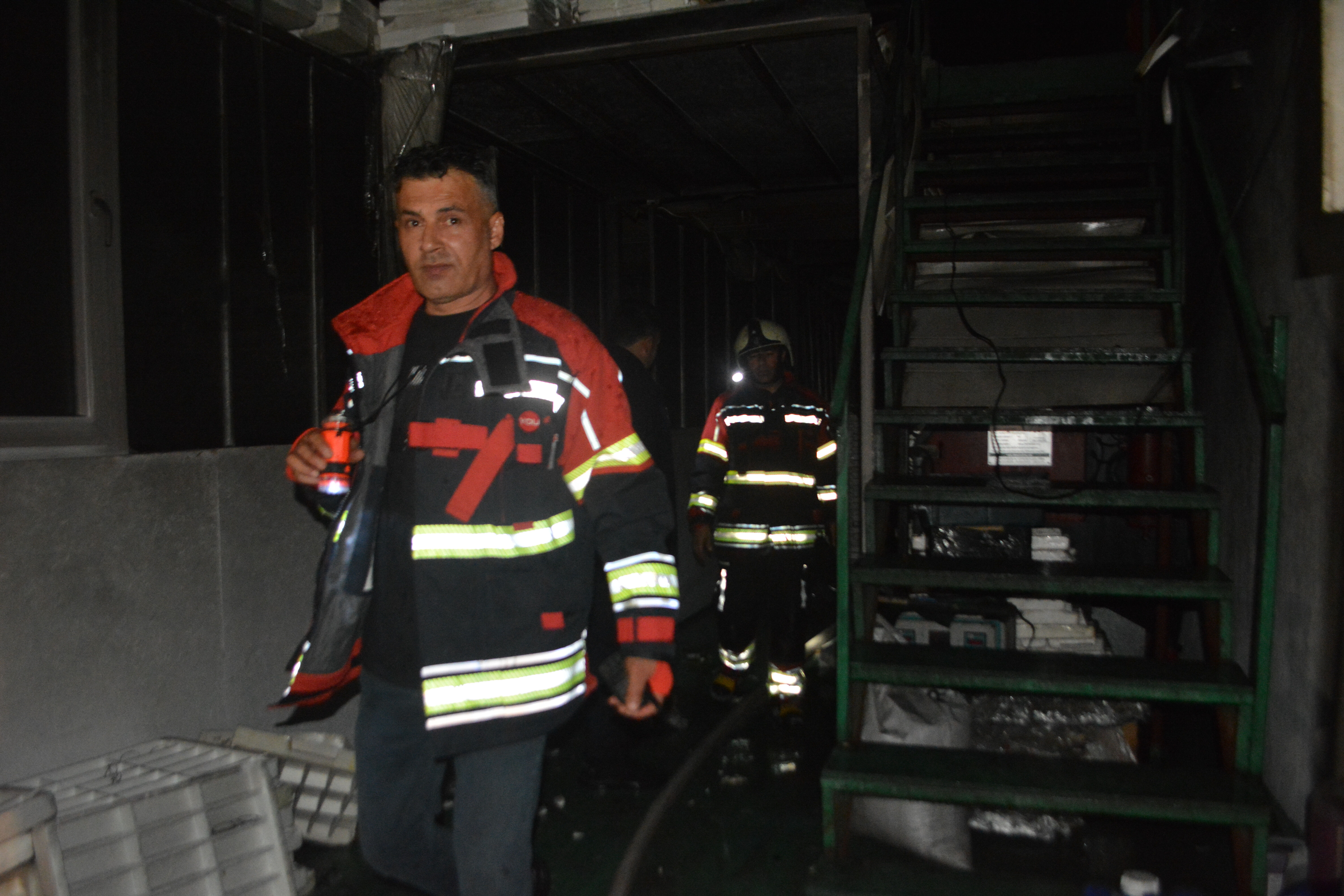 Balıkesir'de gözlük üretimi yapan fabrikada yangın çıktı - 1. Resim