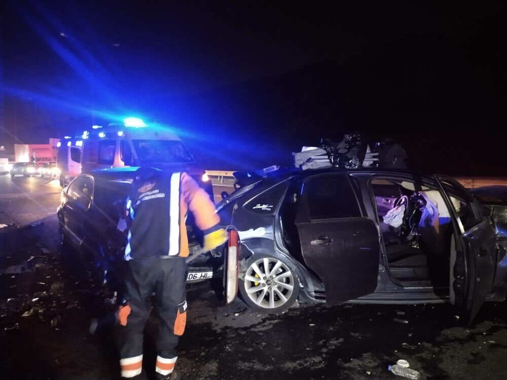 Beykoz'da zincirleme kaza! 5 araç birbirine girdi, çok sayıda yaralı var - 2. Resim